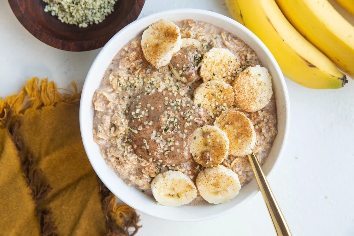Oatmeal with milk, topped with banana & almonds